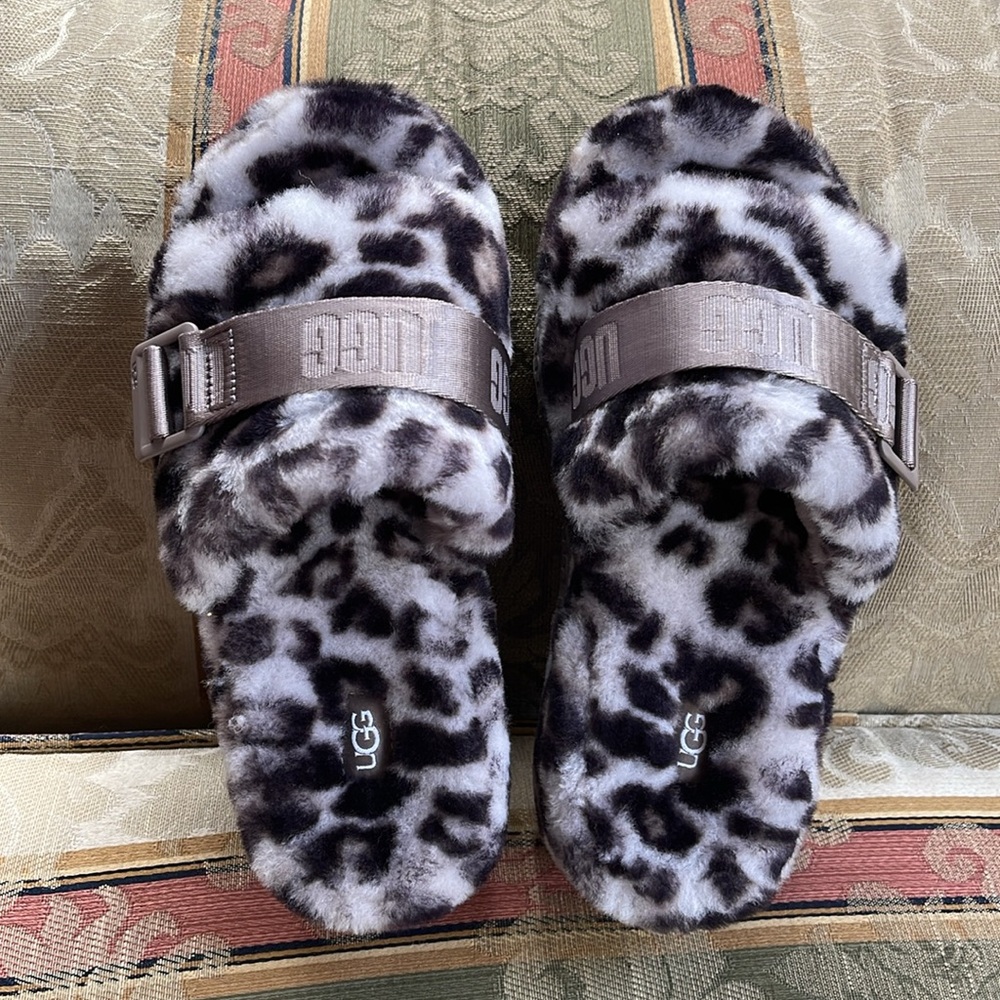 Ugg Fluffita Panther Print . Size 7 - image 7